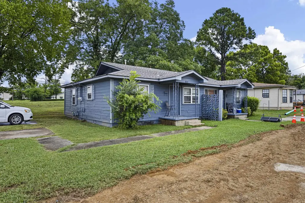 820 & 822 Pine Street, Conway