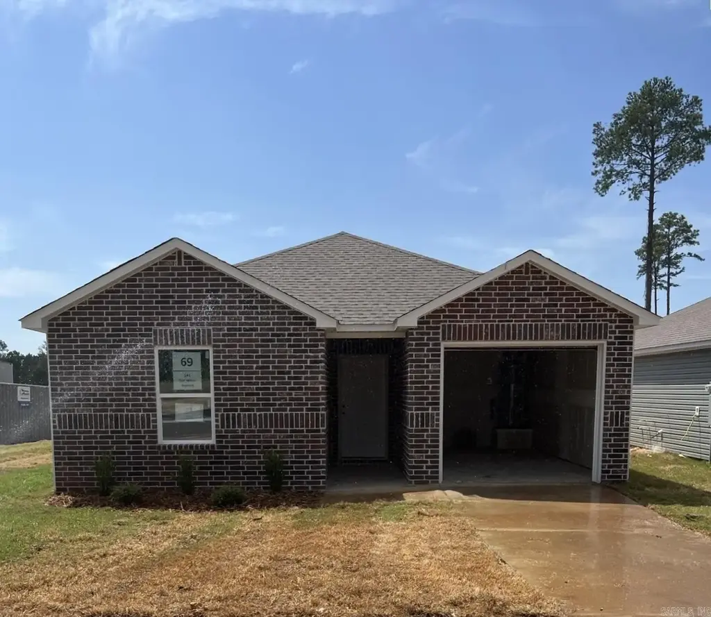 141 Flat Wood Avenue, Benton