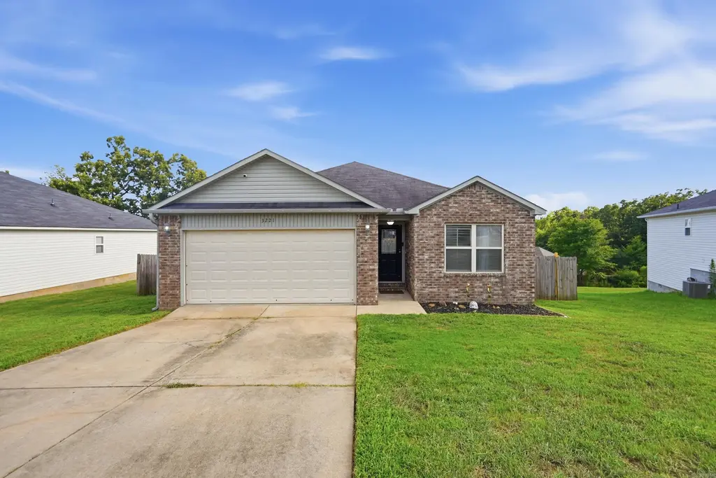 3221 Miracle Heights Cove, Sherwood