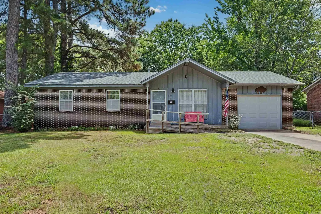 809 S Twin Cedar Drive, Clarksville