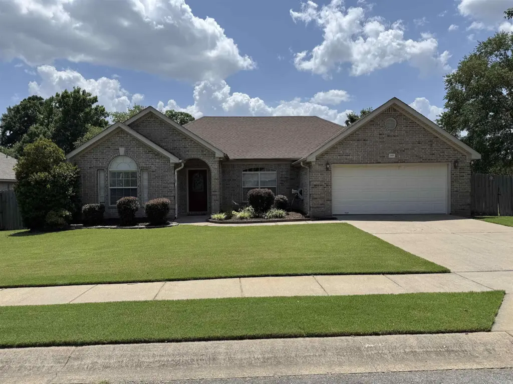 1995 Shelby Drive, Benton
