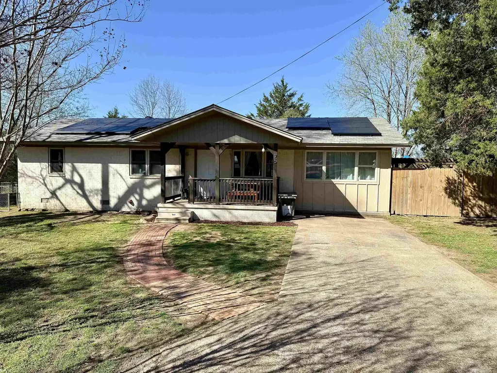 75 New Street, Quitman