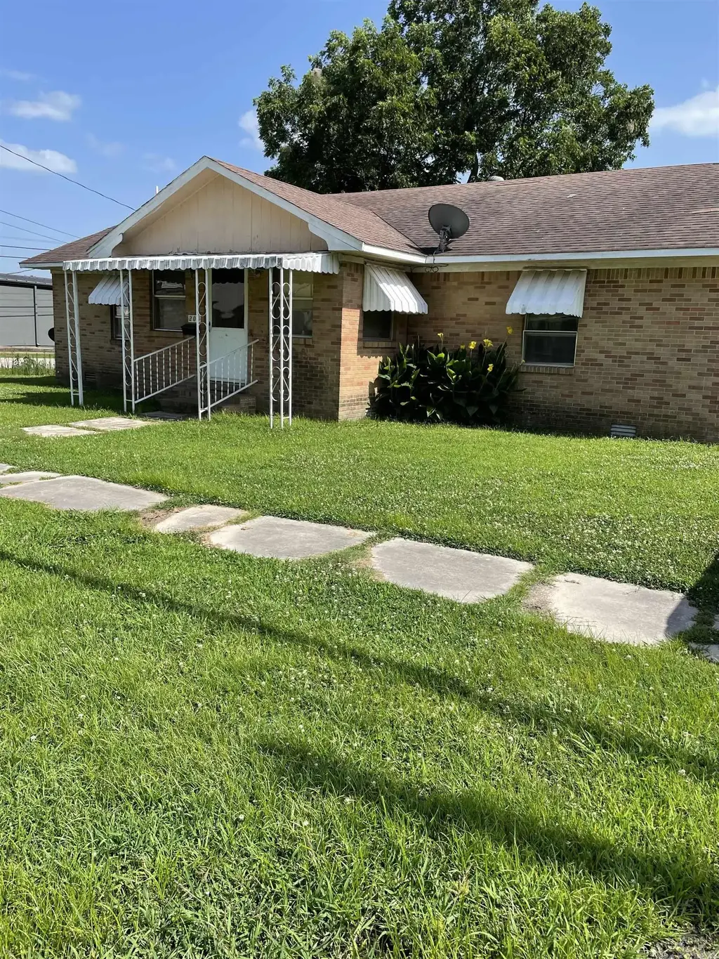 201 W 4th Street, Rector