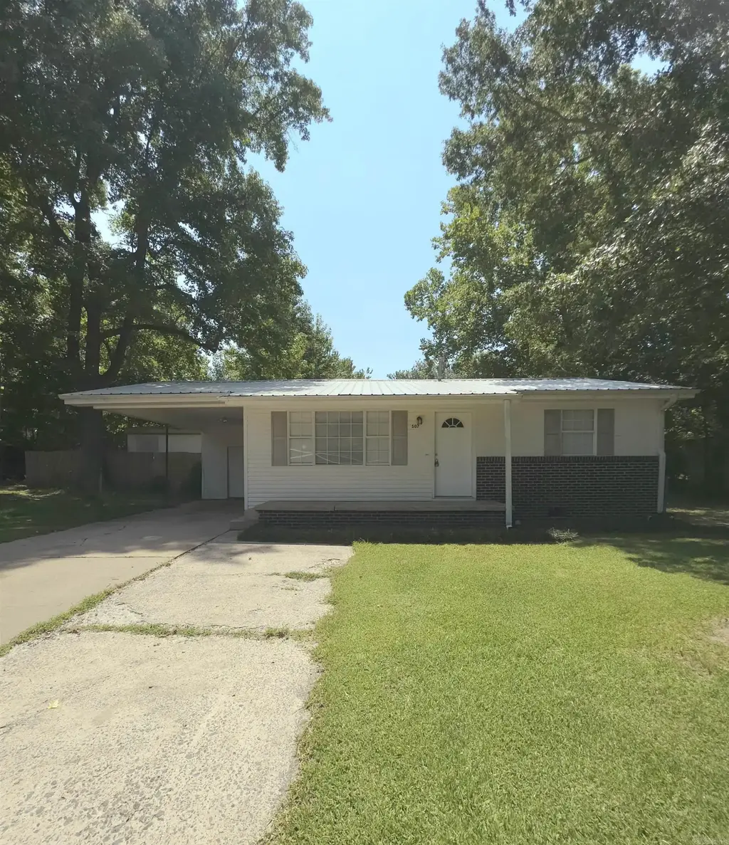 507 S Jackson St, Cabot