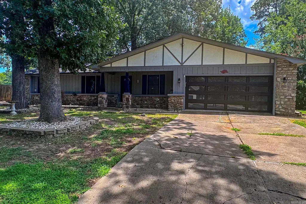 2407 Brookwood Street, Benton