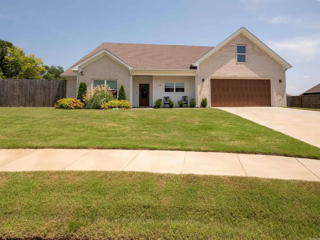 2112 Sable Oaks Circle, Bryant