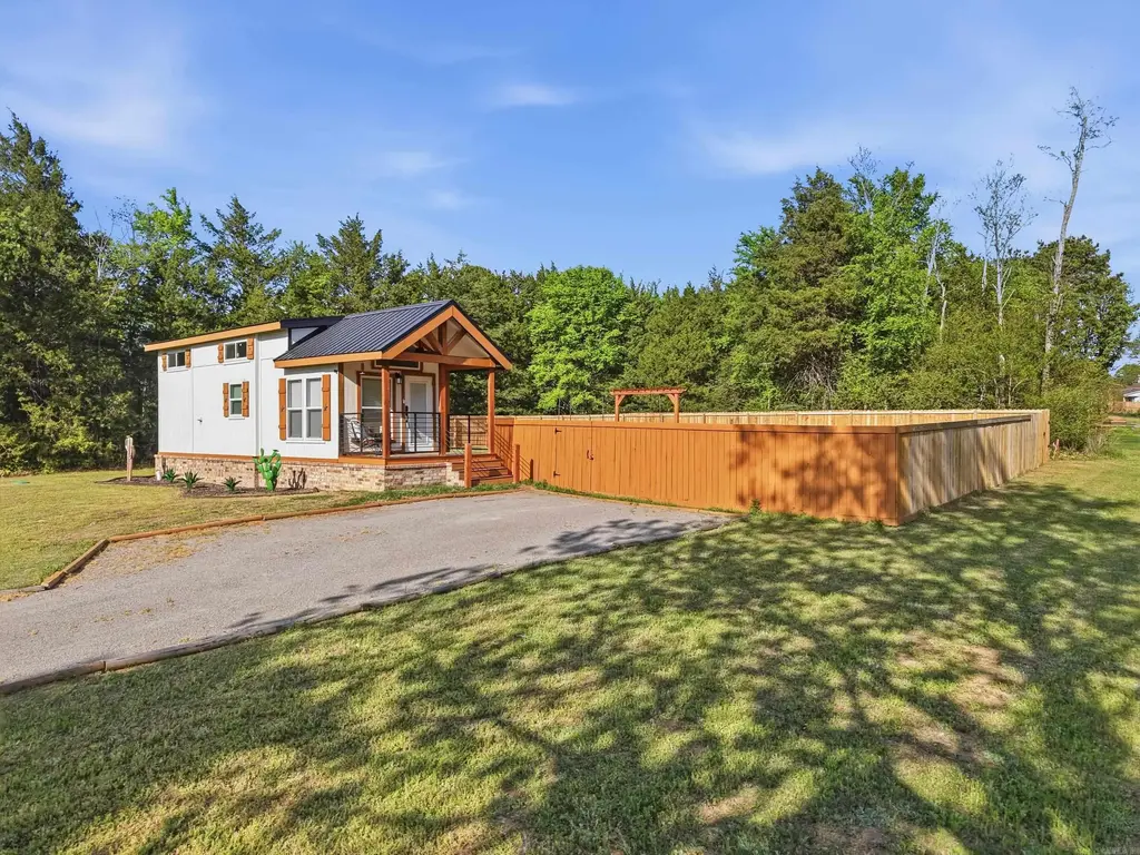 24 Mountain Grove, Greenbrier