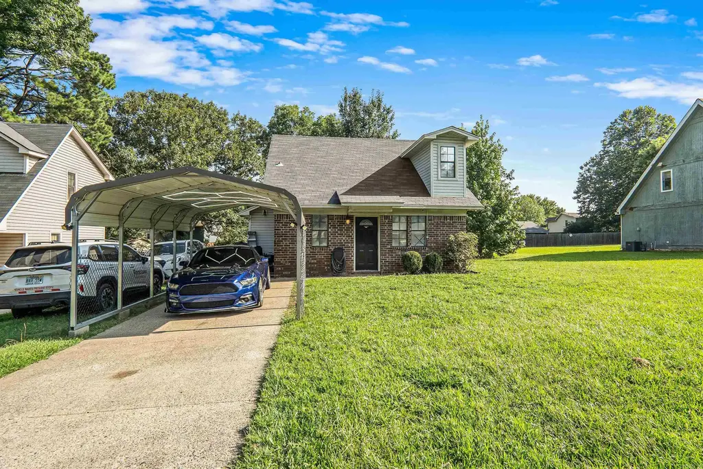 98 Pond Street, Cabot