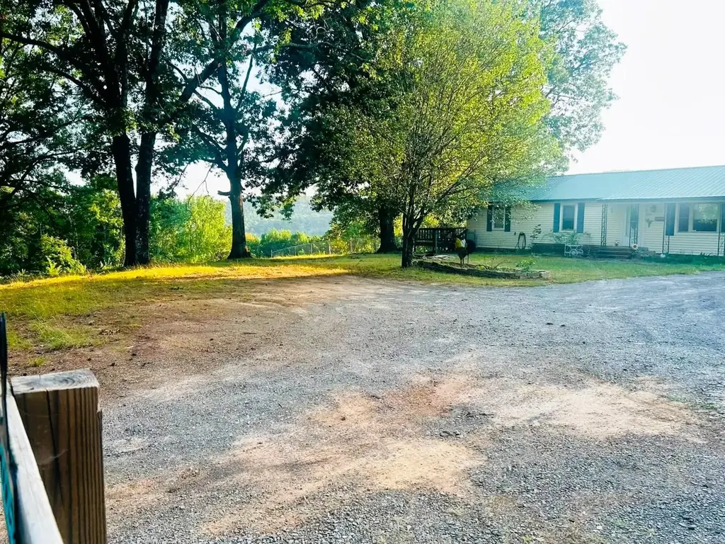 2225 W Hwy 16, Clinton