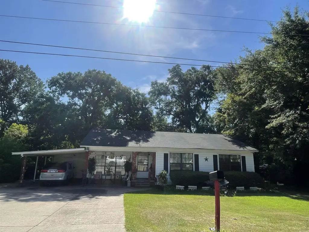104 Redbud Street, Texarkana