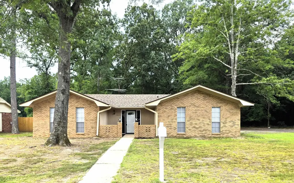 1304 Blackhawk Ridge, Pine Bluff