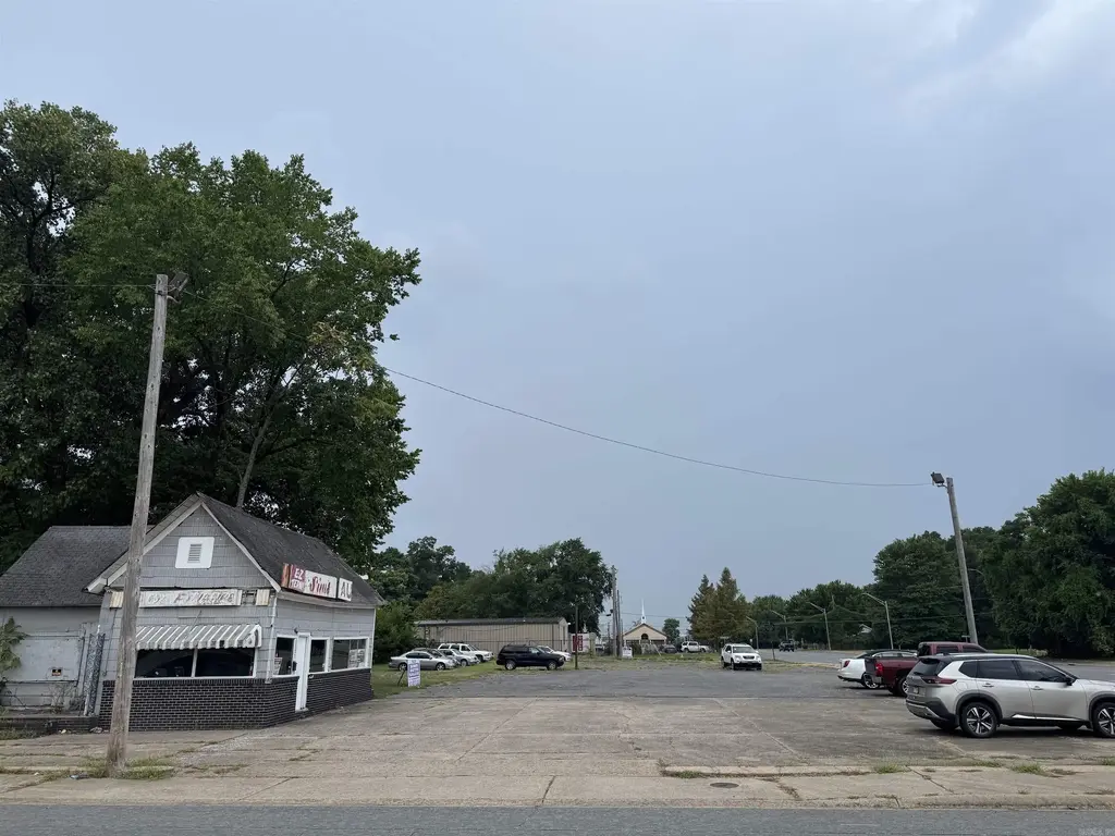 1322 E Broadway St, North Little Rock
