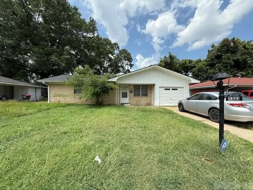 1703 Belmoor Dr., Pine Bluff