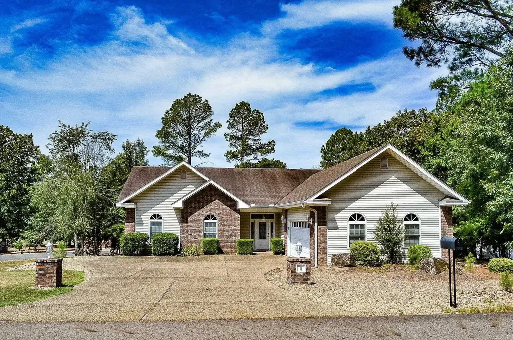 11 Iniciador Way, Hot Springs Village