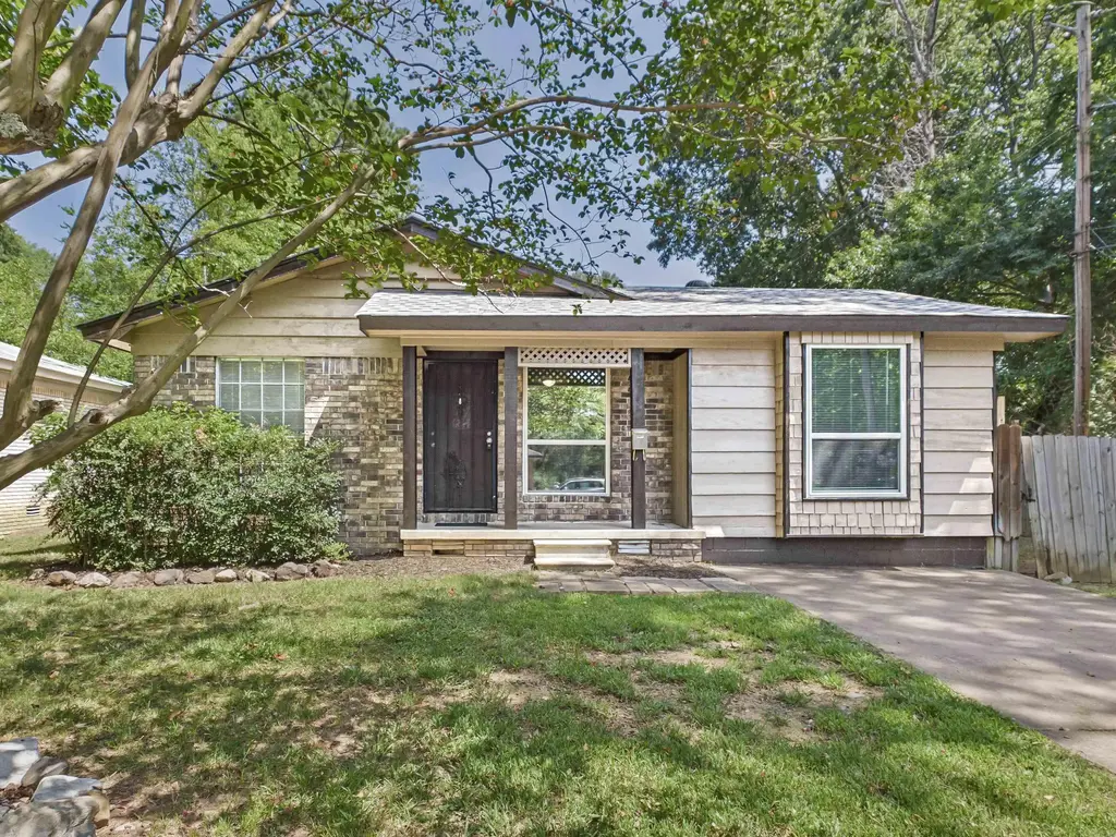7800 W 32nd Street, Little Rock