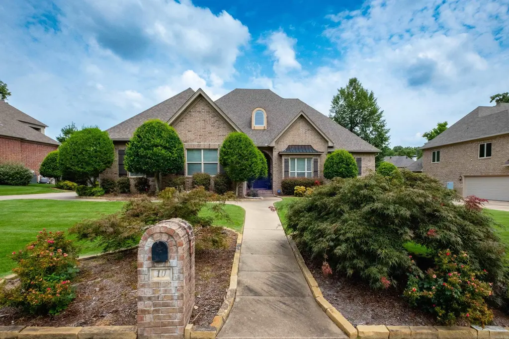 10 Courts Drive, Little Rock