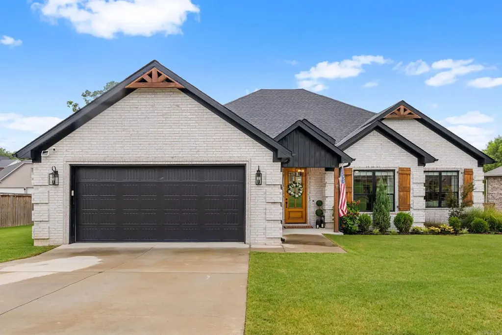 1583 Waterford Drive, Cabot
