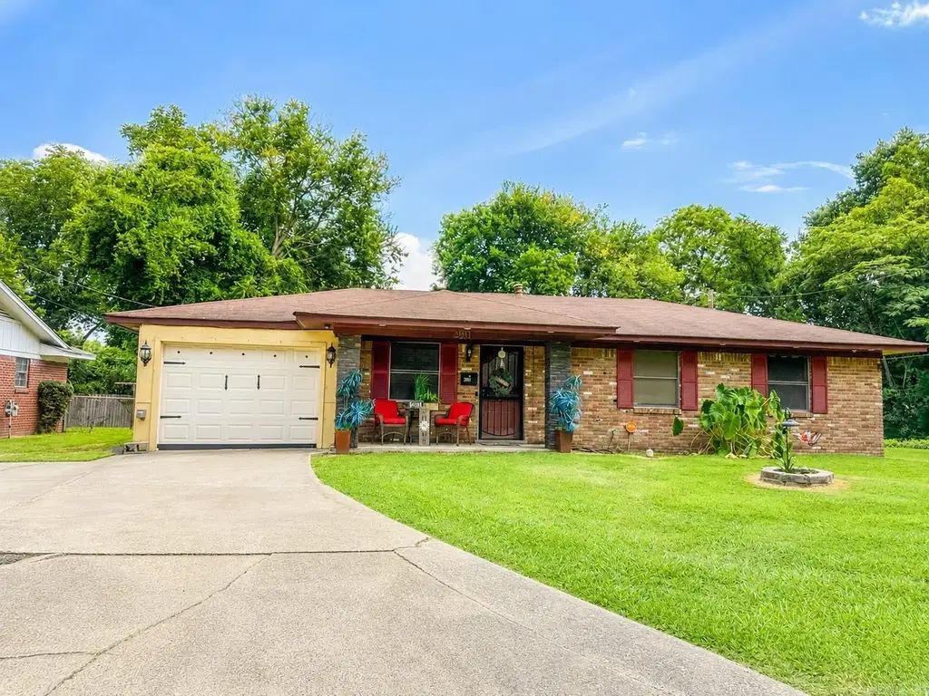 2011 S Oak Street, Pine Bluff