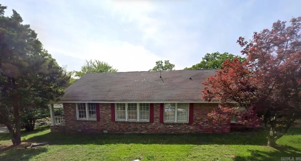 4426 W 10th St, Little Rock