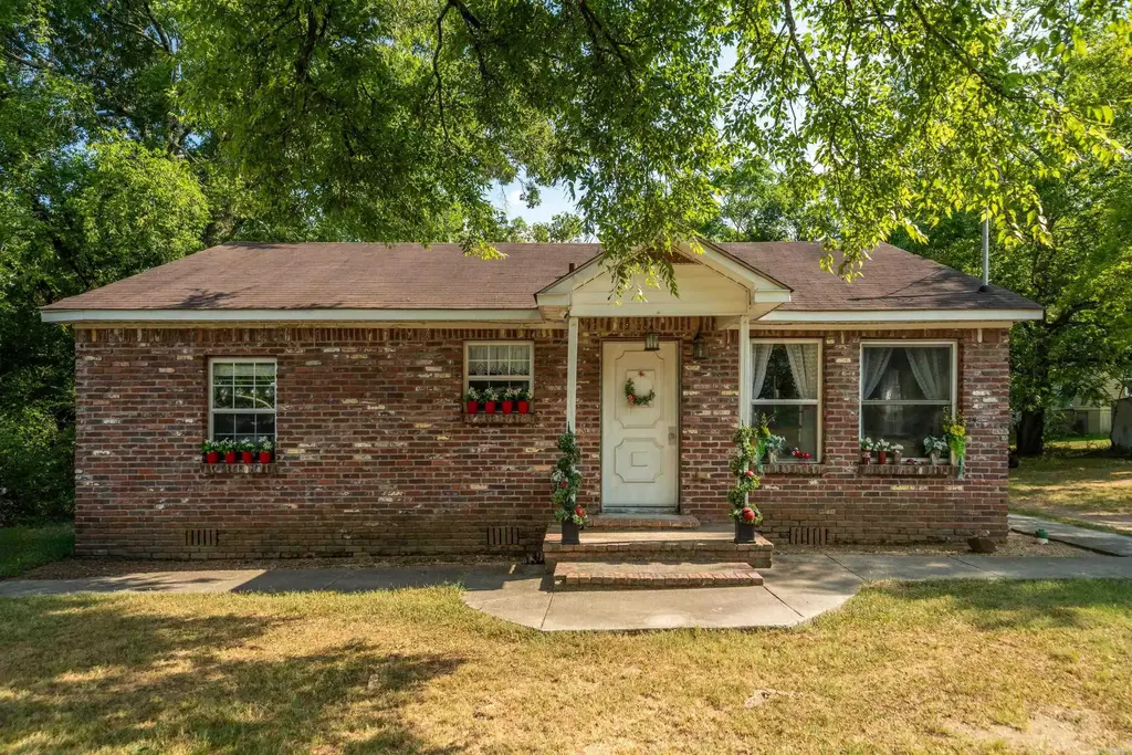 301 Dexter Street, Hot Springs