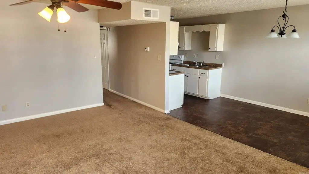 15617 I-30, Benton
