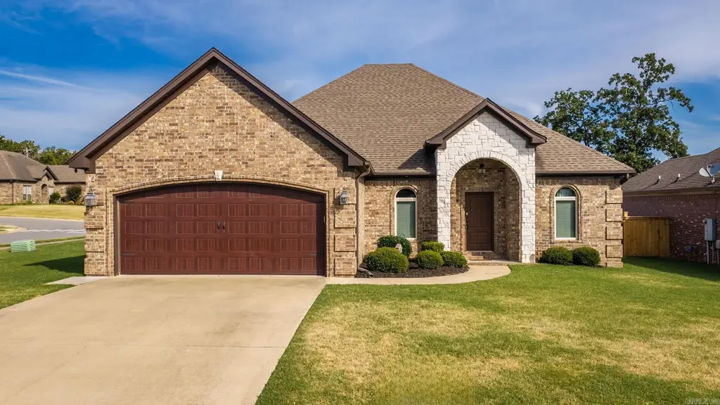 8901 Meadow Garden, Sherwood