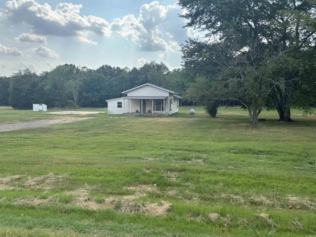 119 Overbeck Road, Romance
