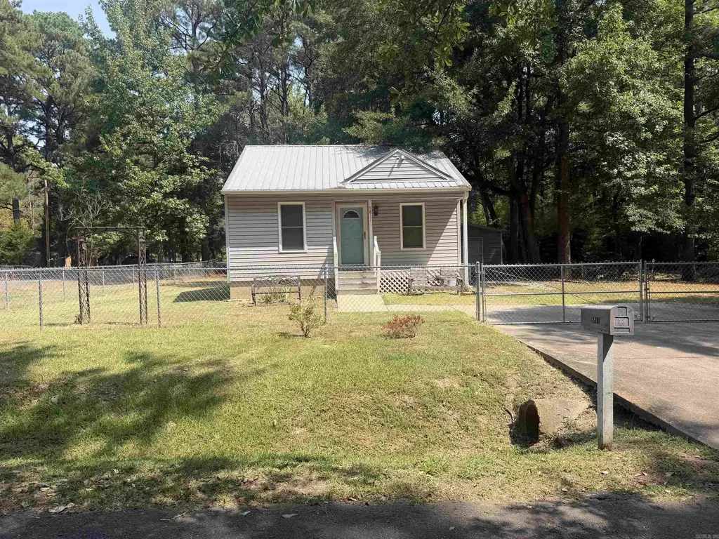 5811 W Jones Street, Pine Bluff