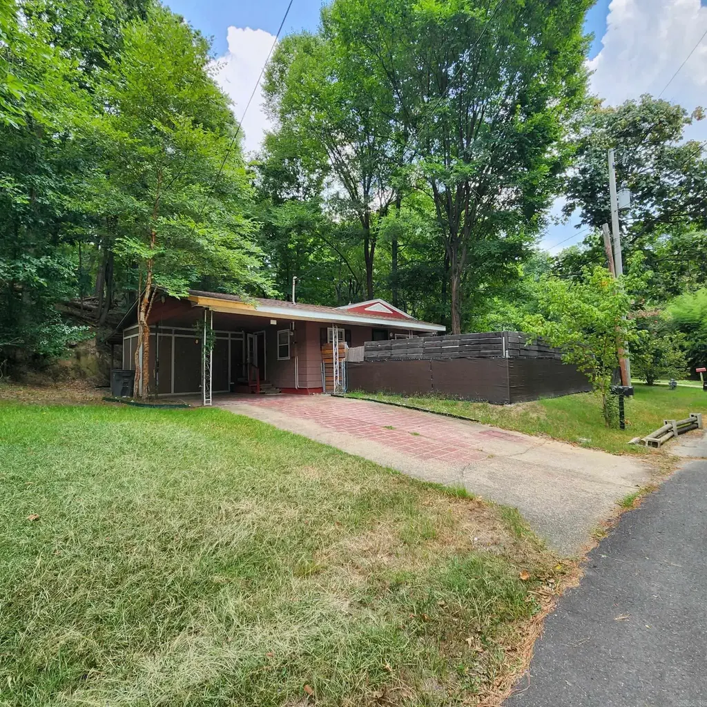 212 Sabie Street, Hot Springs National Park