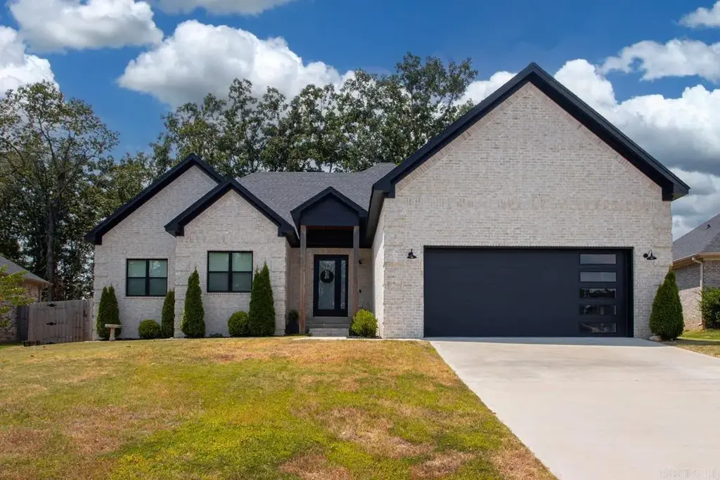 877 Oak Forest Circle, Sherwood