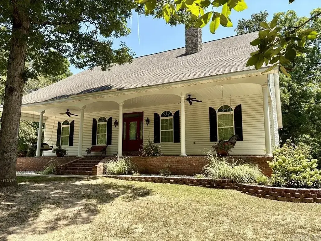 1185 Blue Grass, Benton