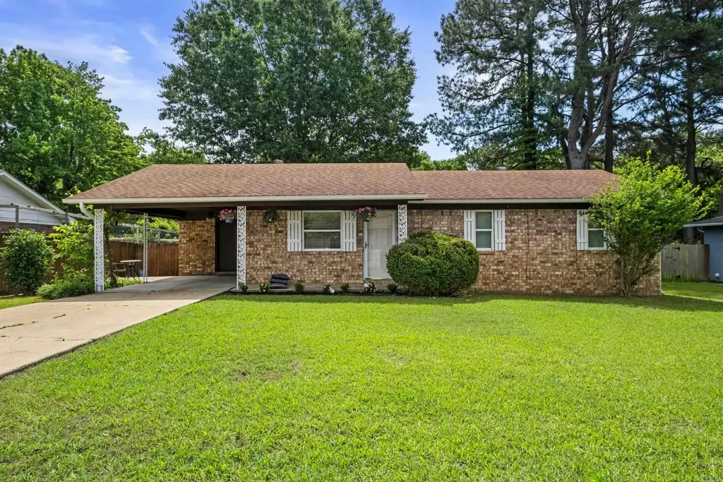 20 Paige Avenue, Cabot