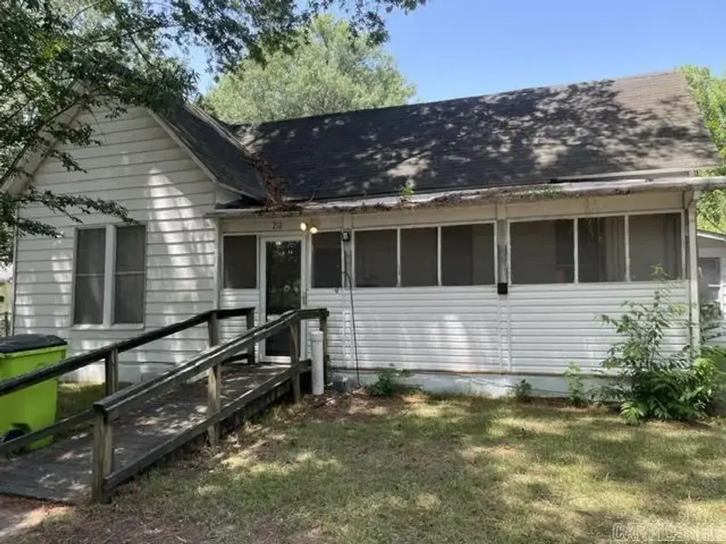 212 W 12th Street, Stuttgart