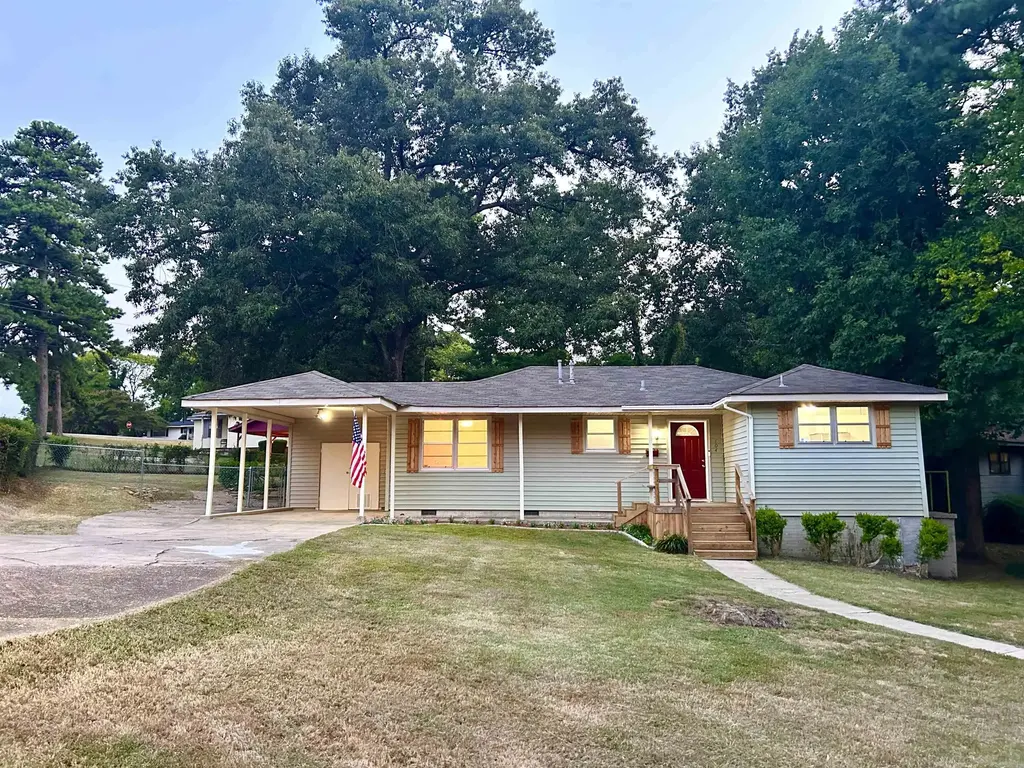 704 Forest Lane, Benton