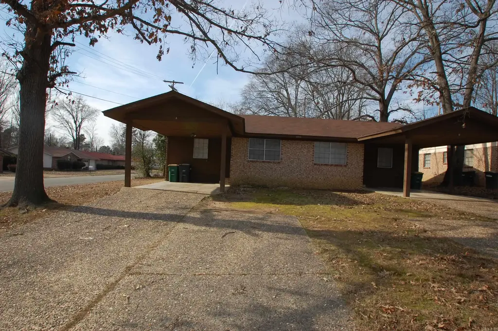 8205 E Woodview Drive, Sherwood