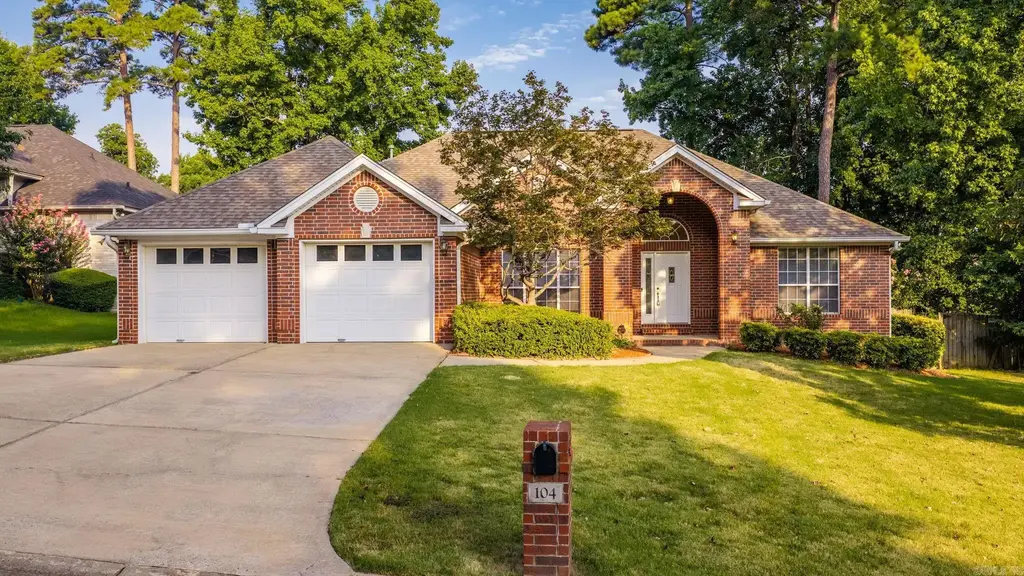 104 Cannes Court, Maumelle