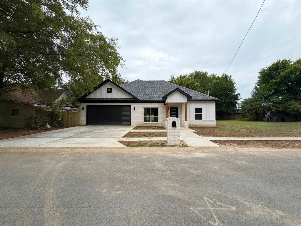 611 1/2 Walnut Street, Conway