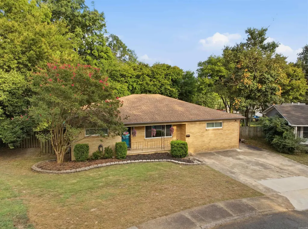 705 Oakwood Drive, Benton