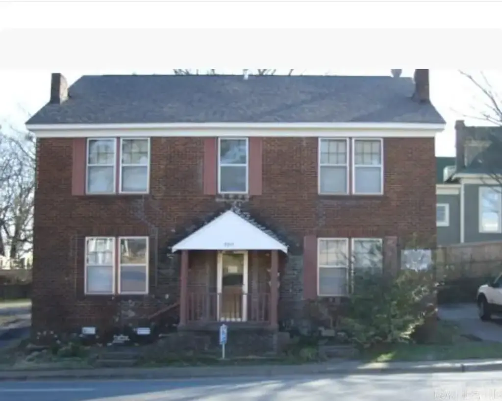 2317 W Markham, Little Rock