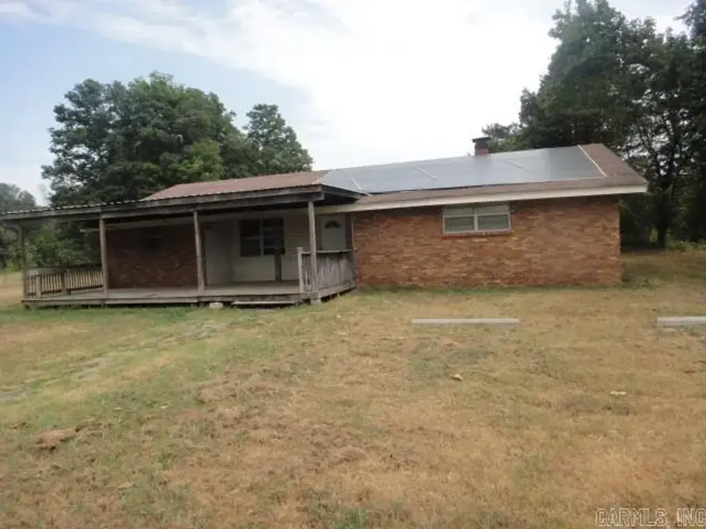 509 Daffodil Road, Romance