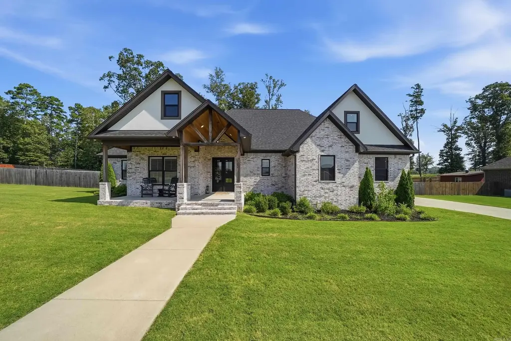 365 Oak Tree Ridge, Sheridan
