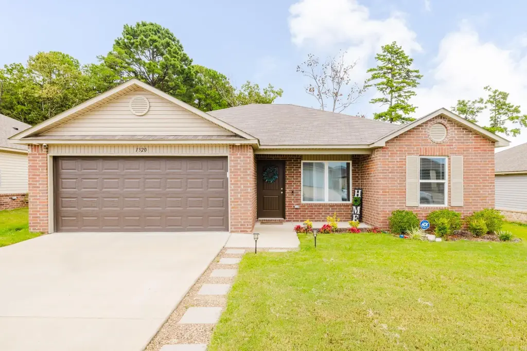 1320 Meadows Drive, Benton