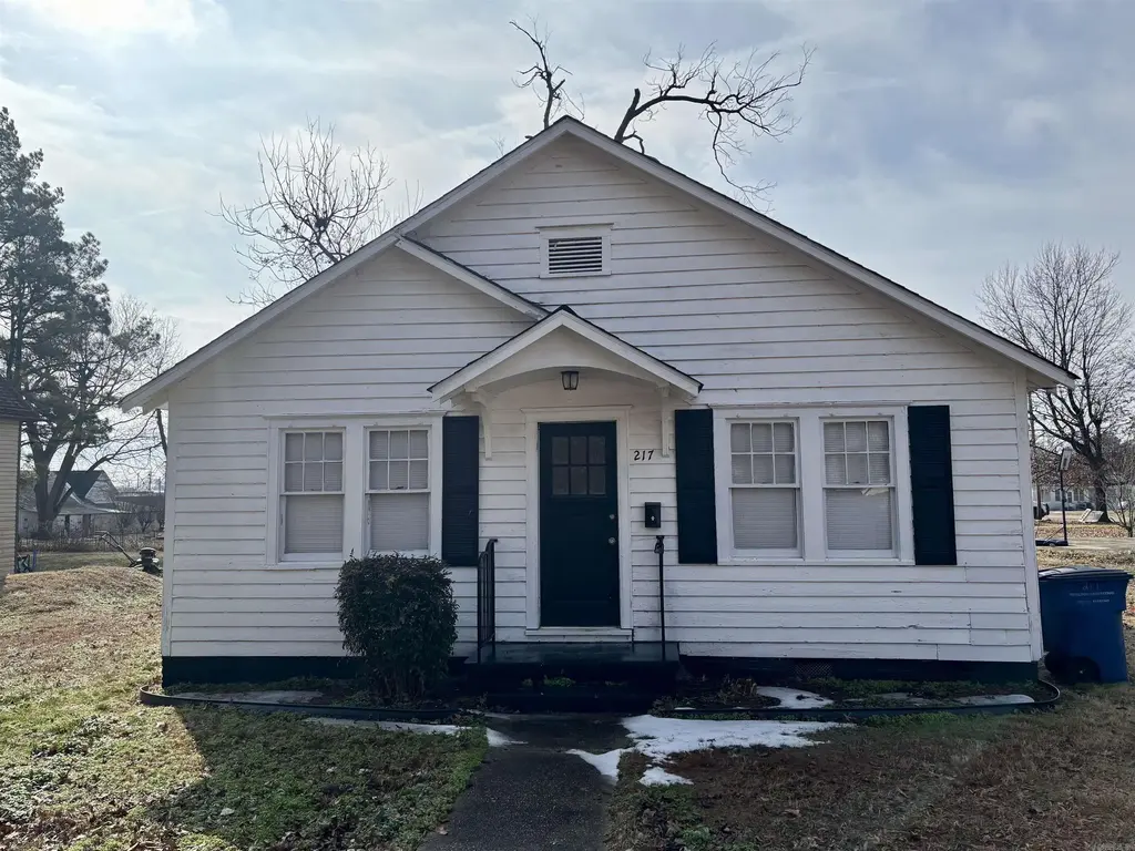 217 W 3rd St., Rector