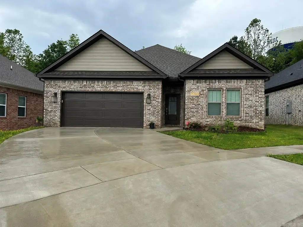 3703 Logan Ridge, Bryant
