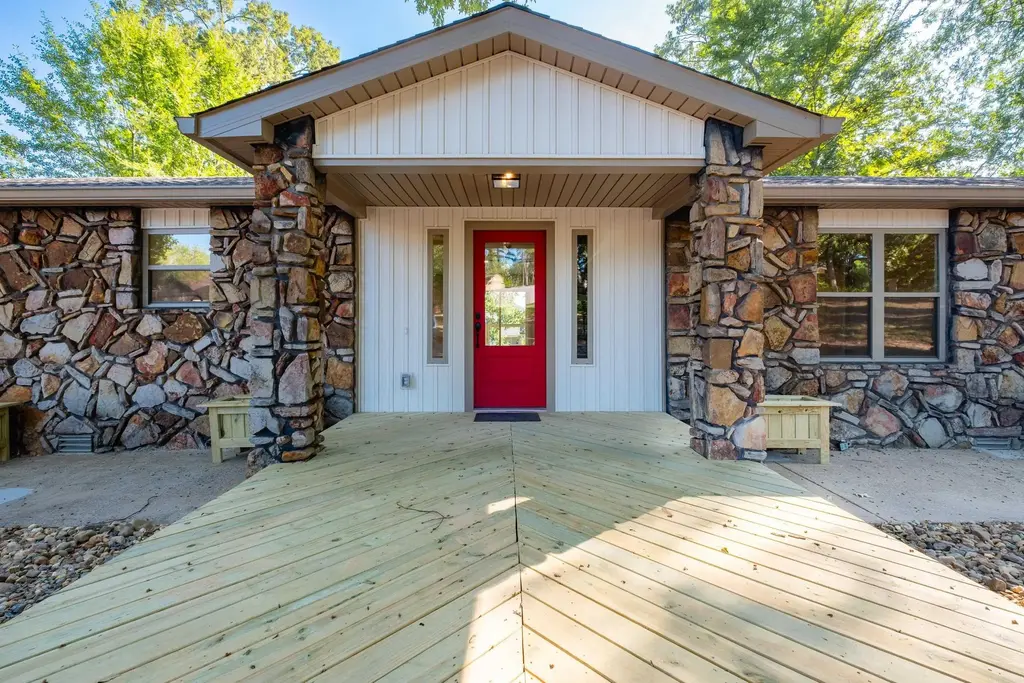 3025 Razorback Road, Benton