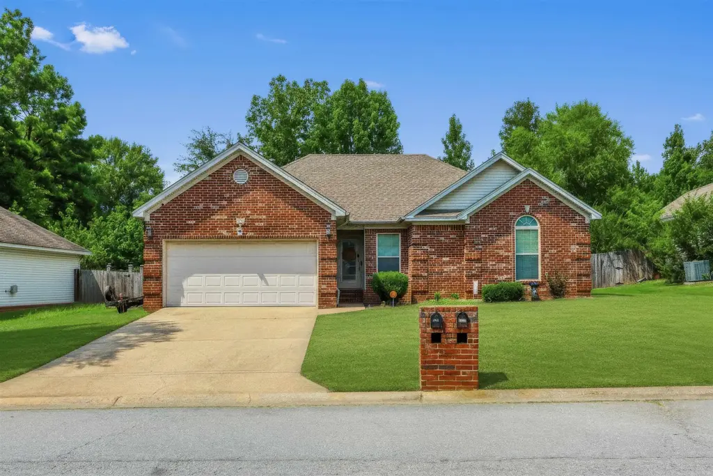 4008 Madrid Dr, Benton