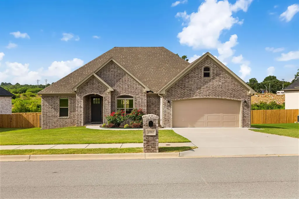 10063 Hidden Circle, Sherwood