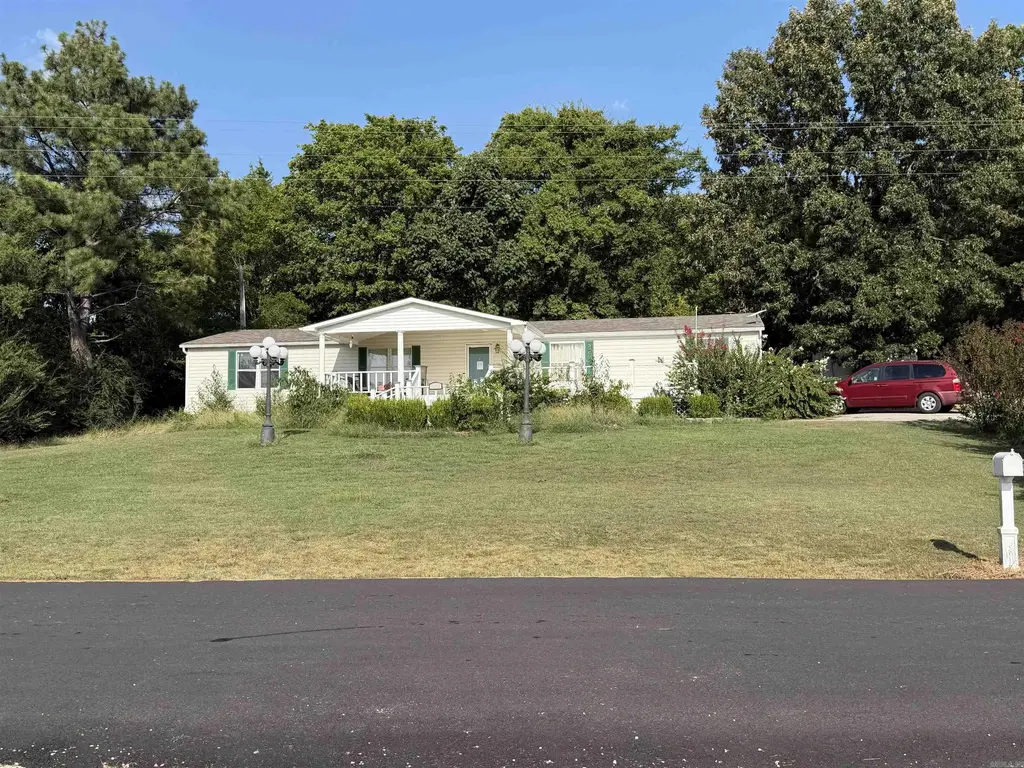 12 Shady Lane, Strawberry