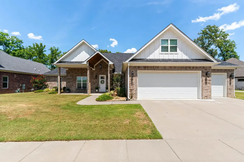 832 Grand Teton, Benton