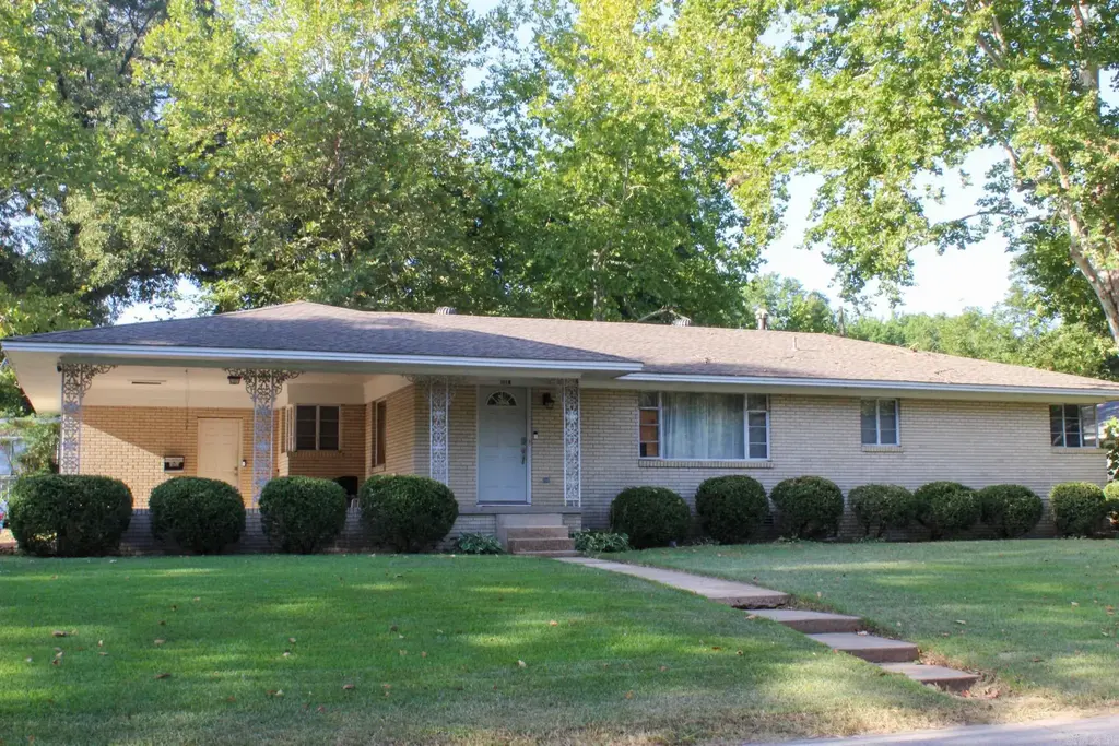 101 W Lincoln Avenue, Searcy